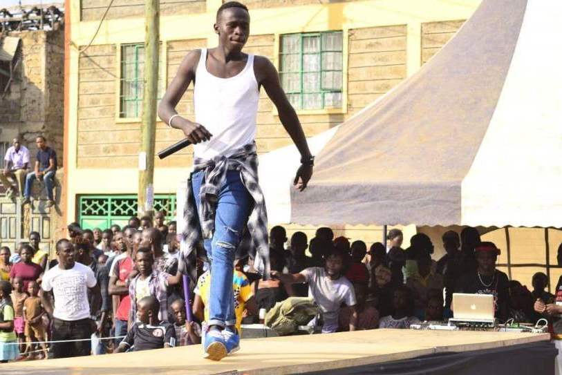 Julius Ochieng performing his music © Ayiera-Initiative