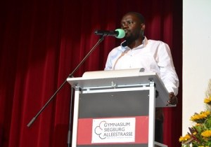 Hamilton Ayiera Nyanga bei seiner Dankesrede © Hans Klein