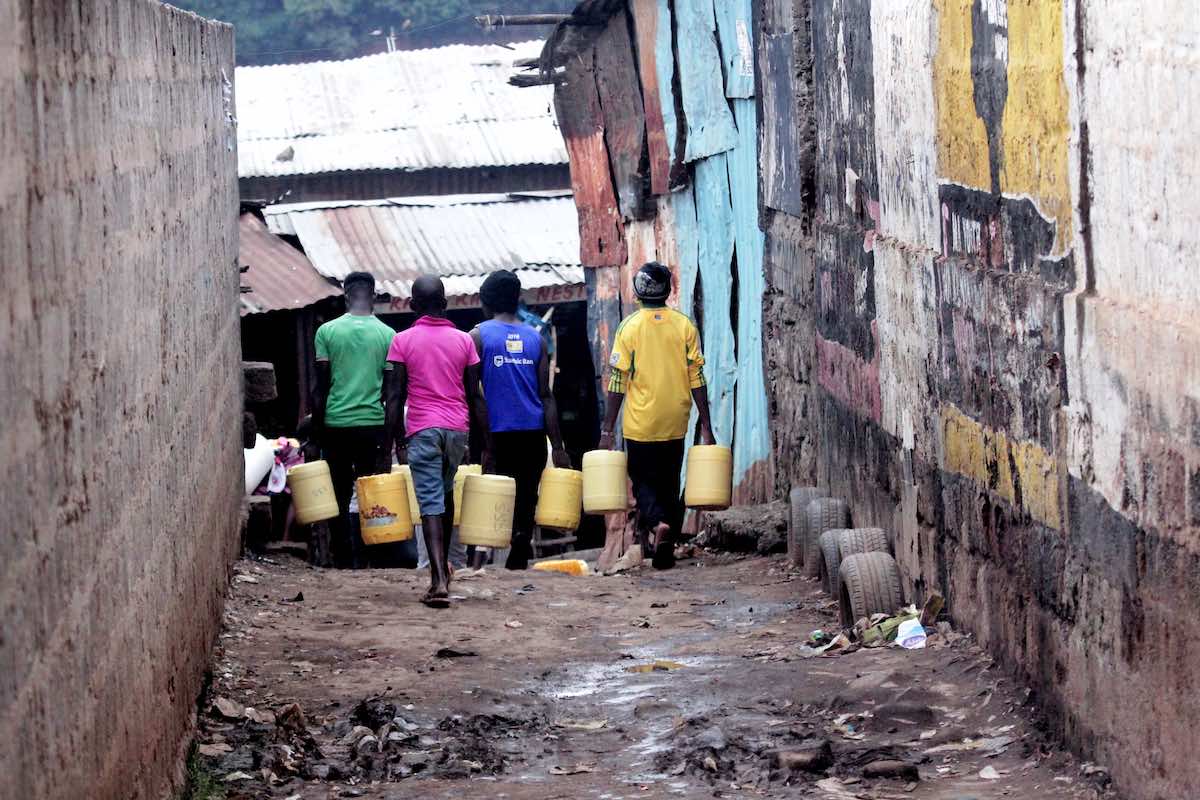 In den engen Gassen von Korogocho in diesen Tagen. Photo © Lucas Oduor